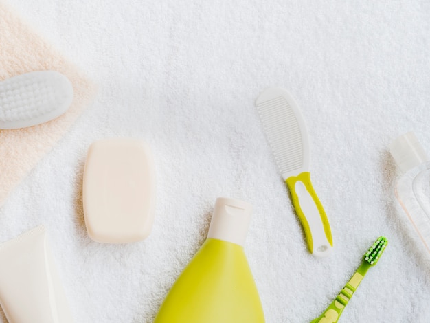 Accessoires de bain vue de dessus pour bébé