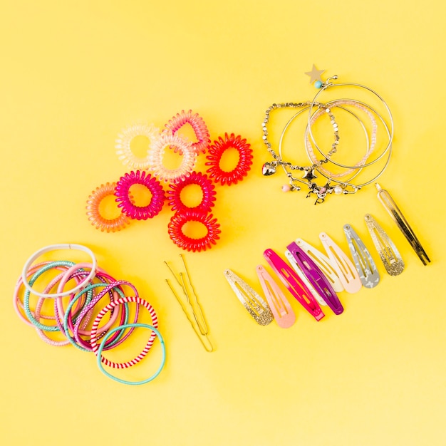 Photo gratuite accessoires pour cheveux assortis