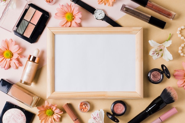 Accessoires De Produit De Beauté De Collection De Femme Sur La Surface Claire