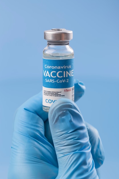 Photo gratuite accord sur le coronavirus avec le receveur du vaccin