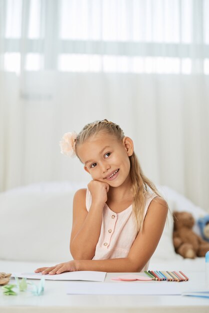 Adolescente dans sa chambre