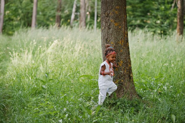 Africaine, dorlotez fille, marche, à, parc