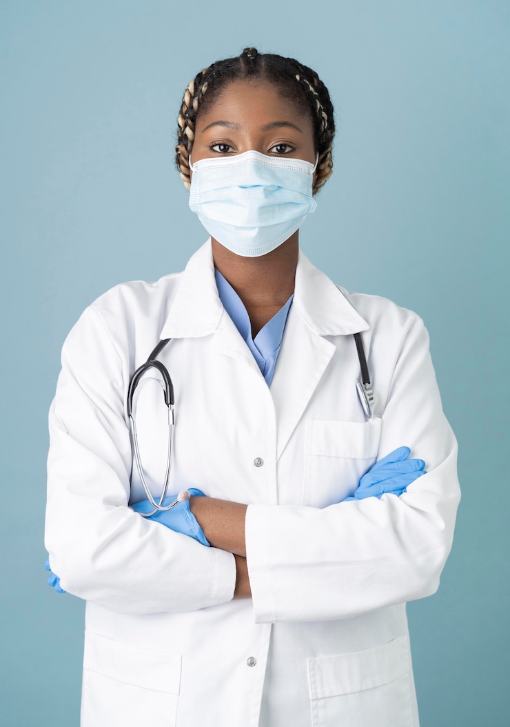 Photo gratuit agent de santé coup moyen avec équipement