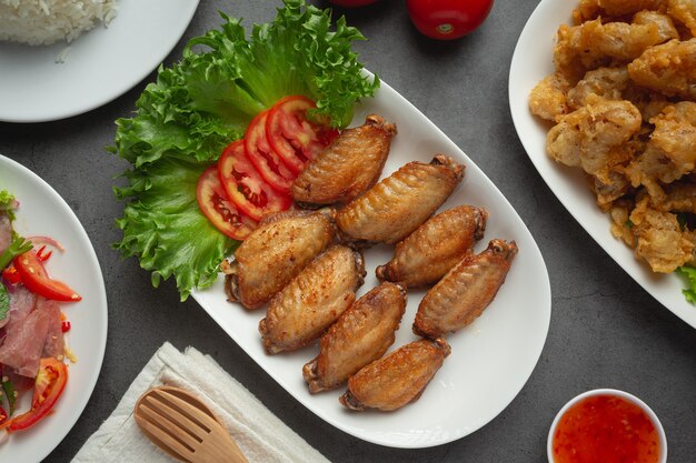 Ailes de poulet frites à la sauce de poisson