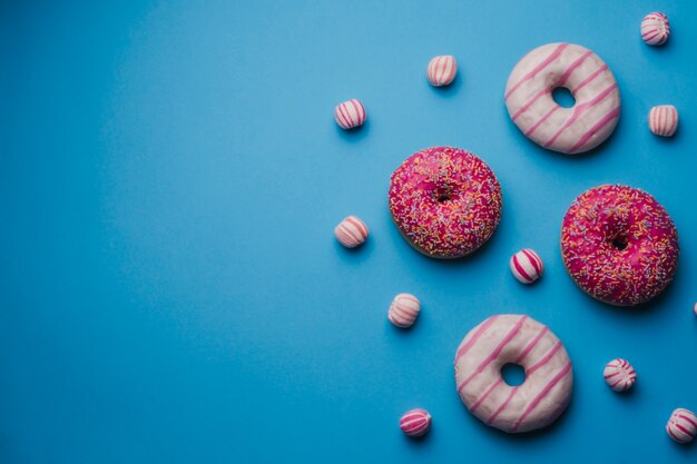 Aliments colorés sucrés à droite