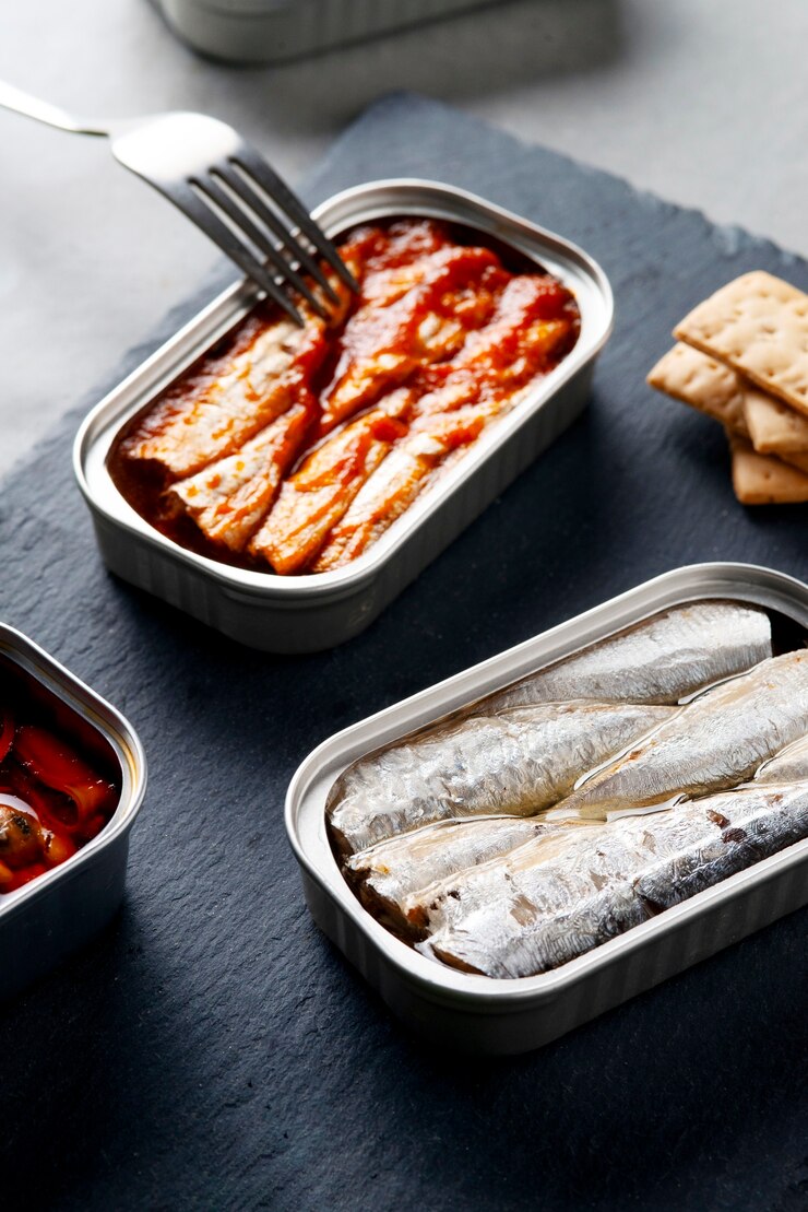 Photo gratuit aliments conditionnés en canettes