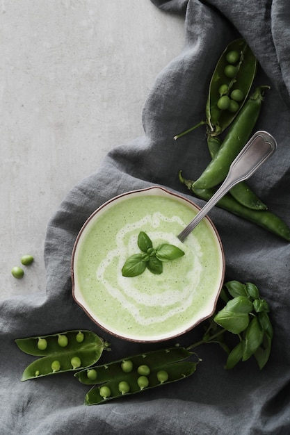 Aliments. Délicieuse soupe à base de pois