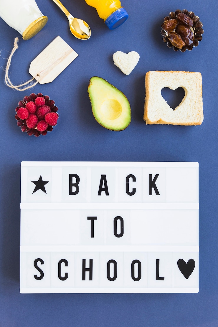 Photo gratuit aliments sains près de retour à l&#39;affiche de l&#39;école