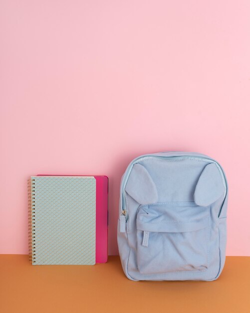 Aménagement de bureau avec cahier