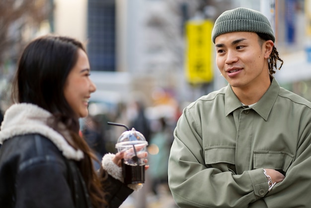 Photo gratuite amis adolescents japonais s'amusant