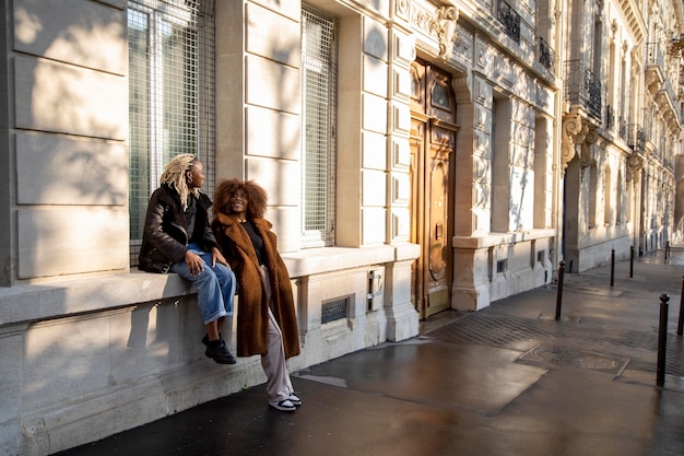 Photo gratuite amis de belles femmes passant du temps ensemble