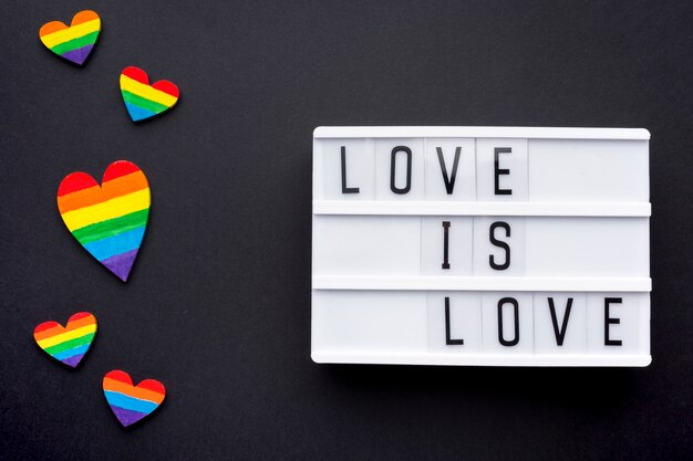 L Amour Est Une Citation De Fierte D Amour Avec Des Coeurs Arc En Ciel Photo Gratuite