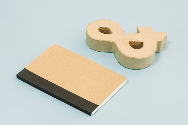 Photo gratuit ampersand près de cahier