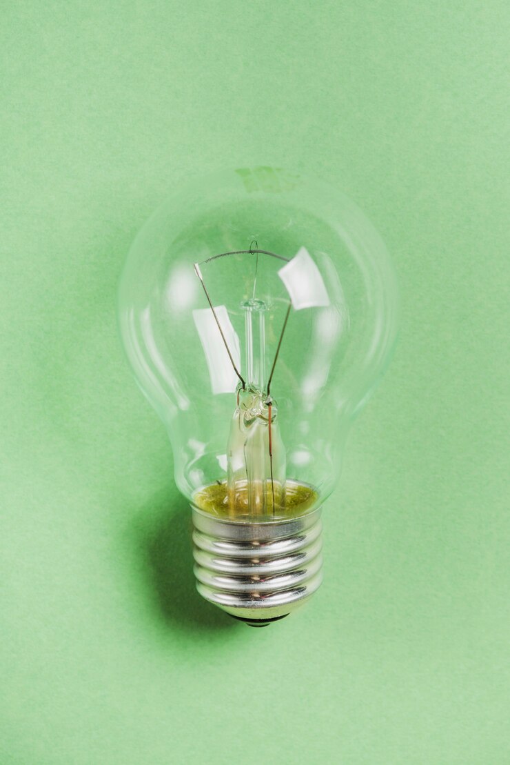 Photo gratuit ampoule à incandescence sur fond vert