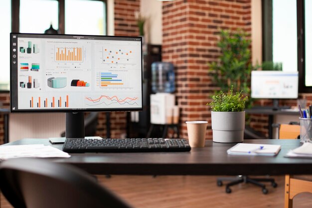 Analyse d'affaires dans un bureau de démarrage vide
