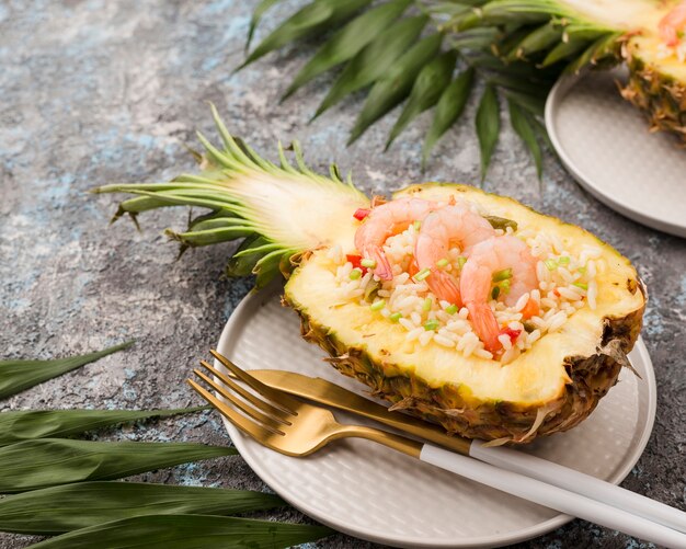 Ananas et crevettes exotiques