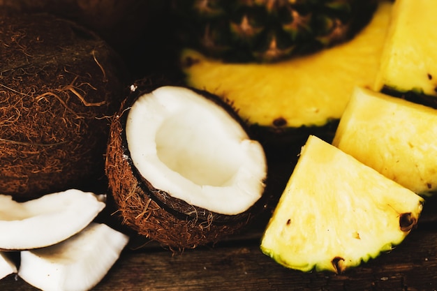 Ananas et noix de coco