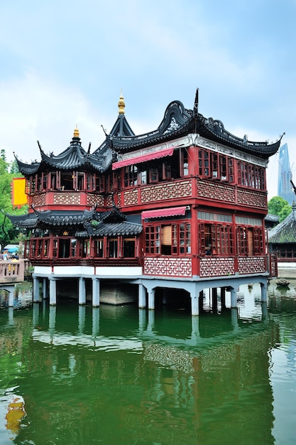 Ancienne architecture et jardin de la pagode à Shanghai