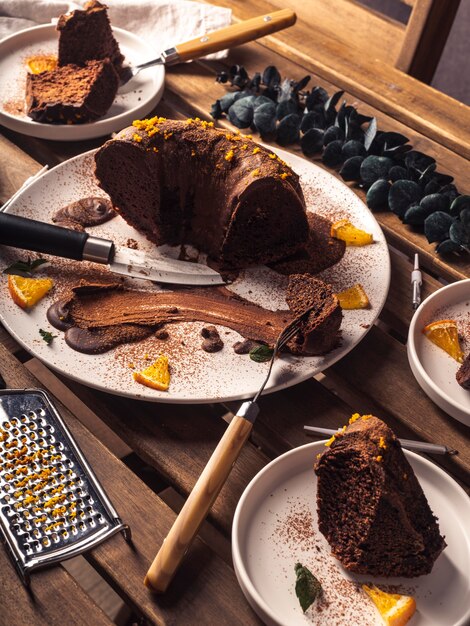 Angle élevé de délicieux gâteau au chocolat