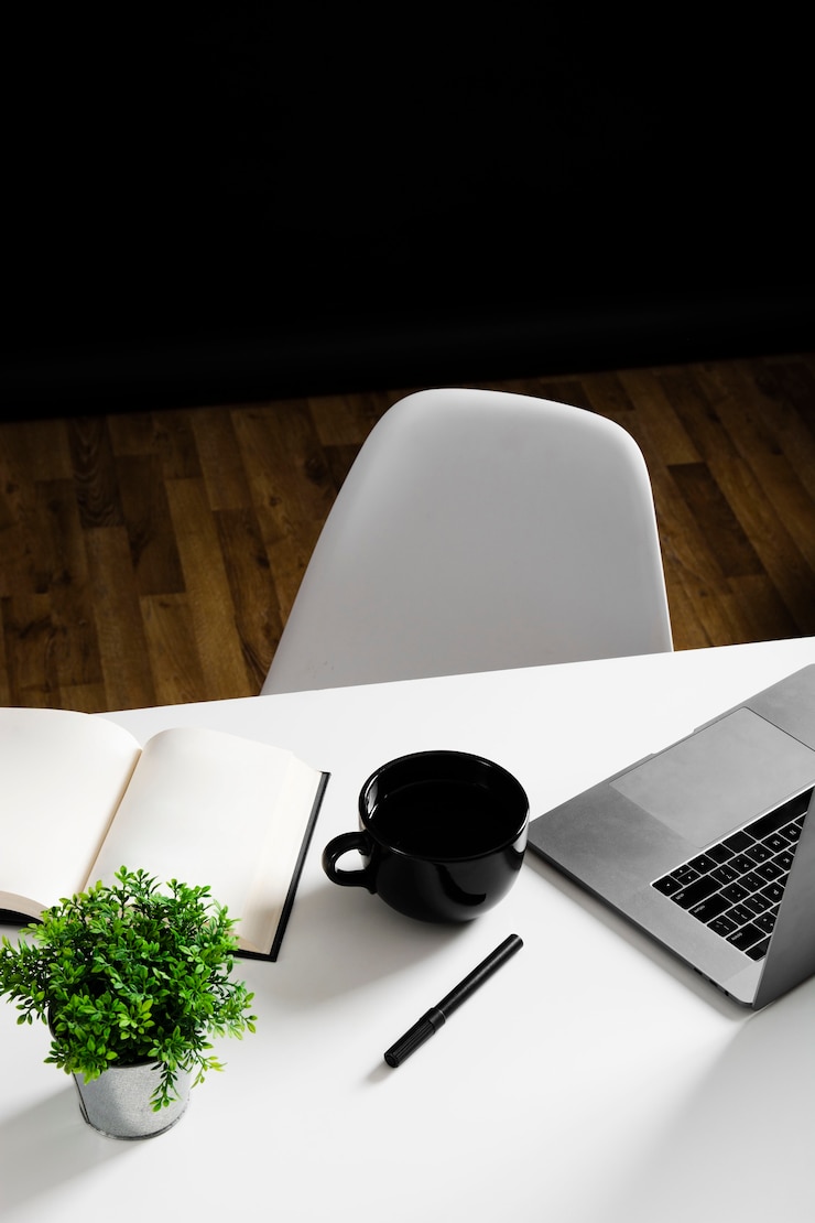 Photo gratuit angle élevé du concept de bureau avec espace copie