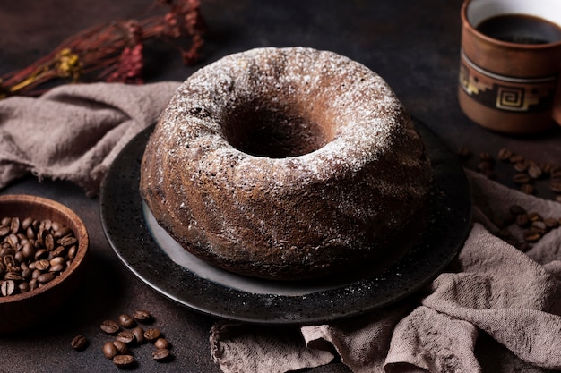 Angle élevé du concept de gâteau au chocolat