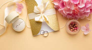 Photo gratuite anneaux de mariage dans une enveloppe