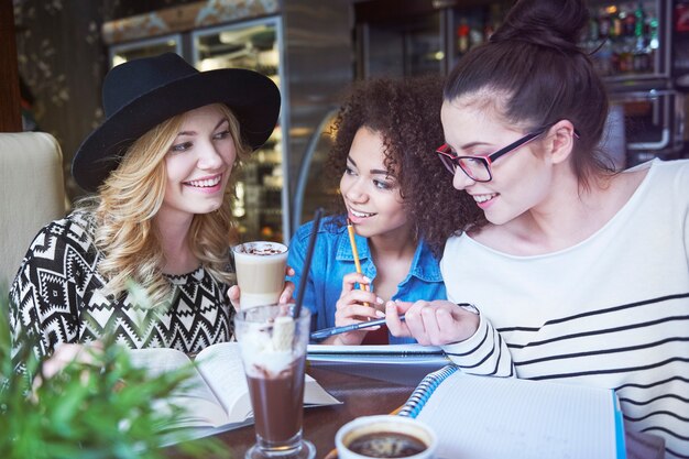 Apprendre ensemble donne de meilleurs résultats