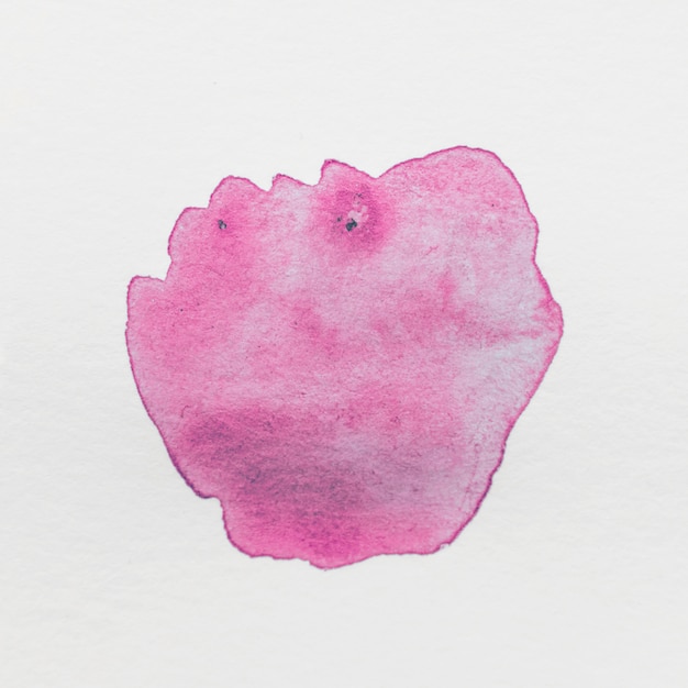 Aquarelle de splash rose peint isolé sur fond blanc