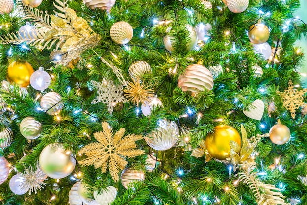 arbre de Noël avec des ornements