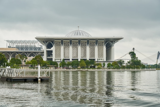 Photo gratuite l'architecture religion islam malaisie putrajaya