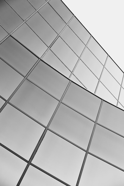 Une architecture de verre moderne à faible angle de vue