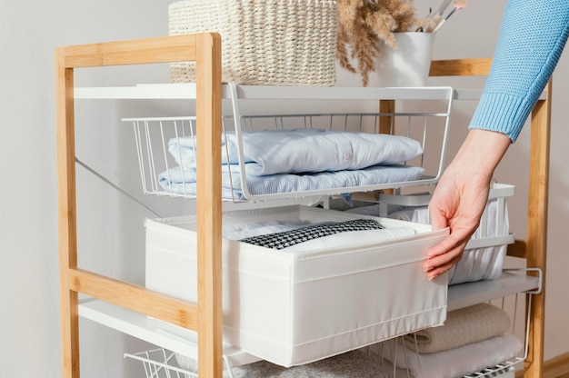 Armoire organisée à la maison