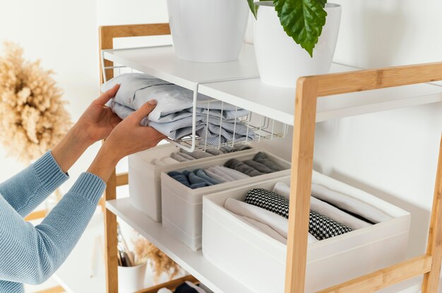 Armoire organisée à la maison