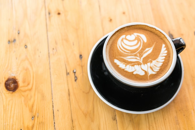 Arôme de bois au lait romantique à la caféine