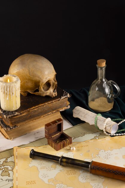 Arrangement d'artefacts de pirate nature morte