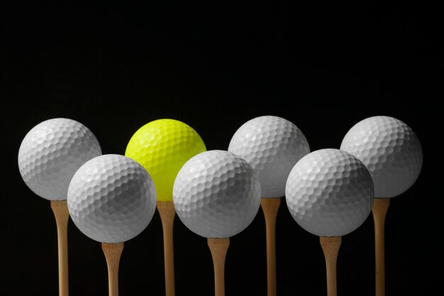 Photo gratuite arrangement de balles de golf nature morte