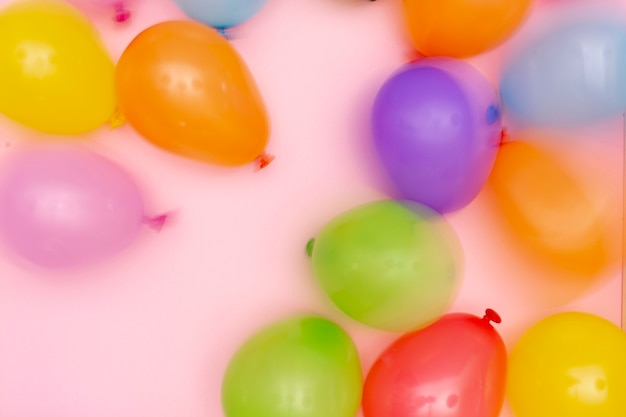 Photo gratuite arrangement de ballons floues