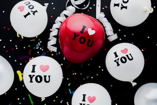 Photo gratuite arrangement de ballons plat blanc et rouge