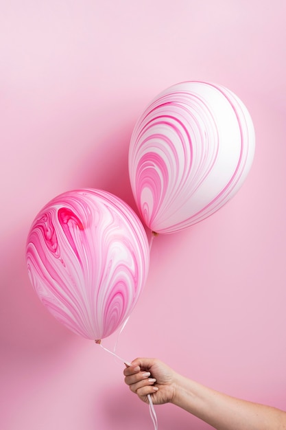 Arrangement de ballons roses abstraits