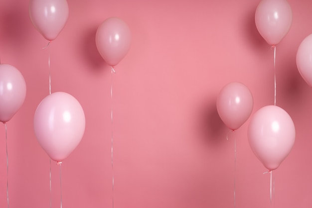 Arrangement de ballons roses avec espace copie