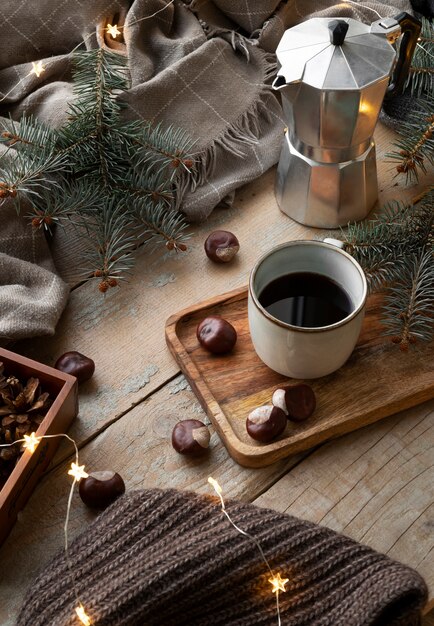 Arrangement de boissons et décorations de Noël