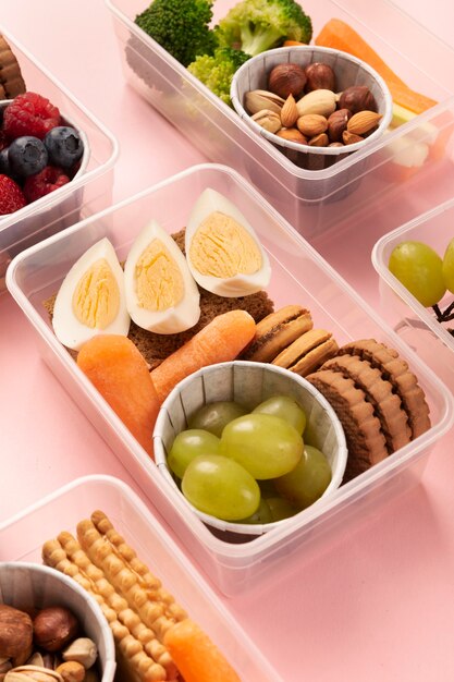 Arrangement de boîtes à lunch alimentaires