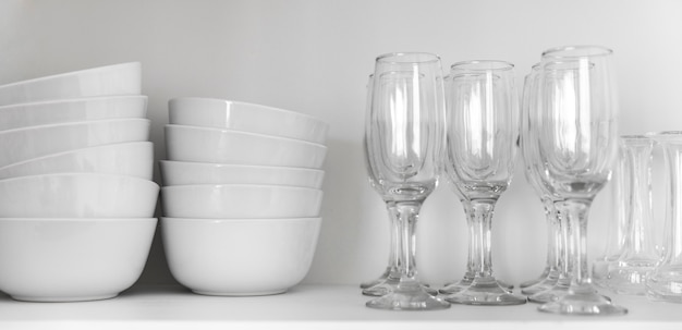 Photo gratuite arrangement avec bols et verres