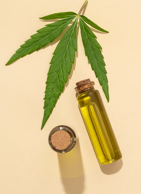 Arrangement de bouteille d'huile de cannabis
