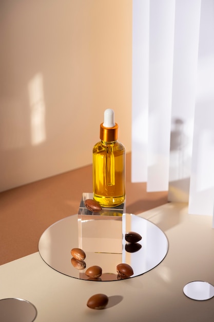 Arrangement de compte-gouttes d'huile d'argan naturel