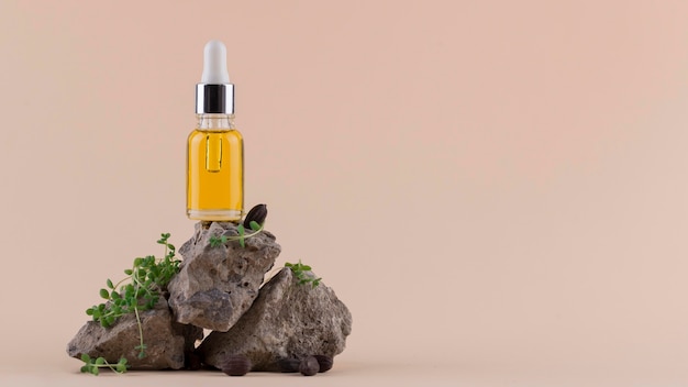 Arrangement de compte-gouttes d'huile de jojoba