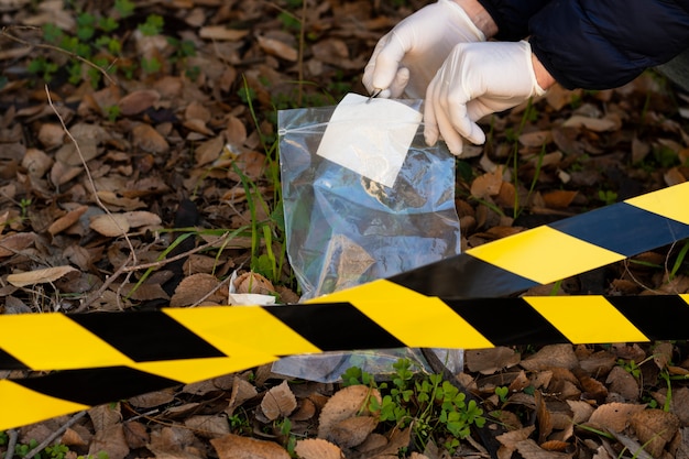 Arrangement de concept de vérité sur une scène de crime