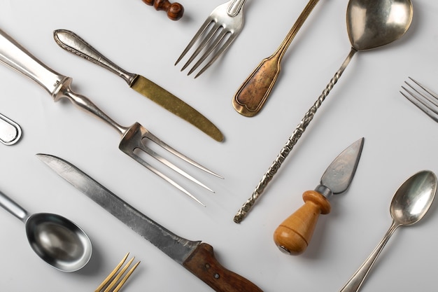 Arrangement de couverts à plat