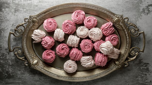 Arrangement de délicieuses friandises sucrées