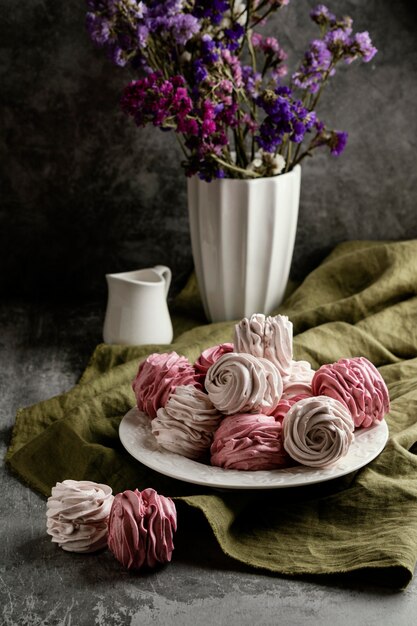 Arrangement de délicieuses friandises sucrées